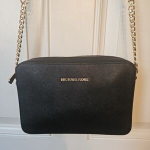 Michael Kors• Black Jet Set Saffiano Leather Crossbody Bag🖤